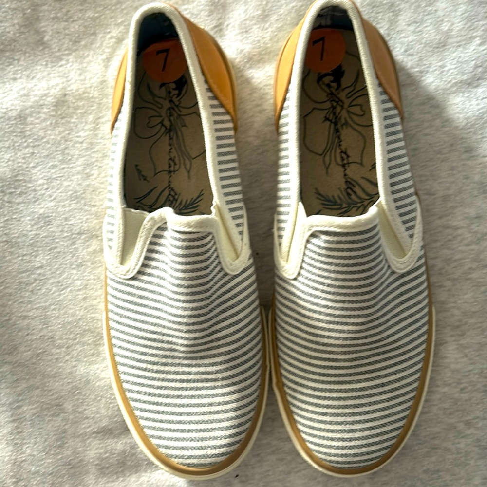 Absolutely adorable! Margaritaville, Great condition, super comfortable sneakers